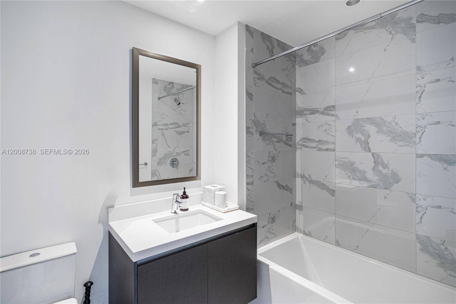 851 NE 1st Ave #1412 Miami, FL 33132