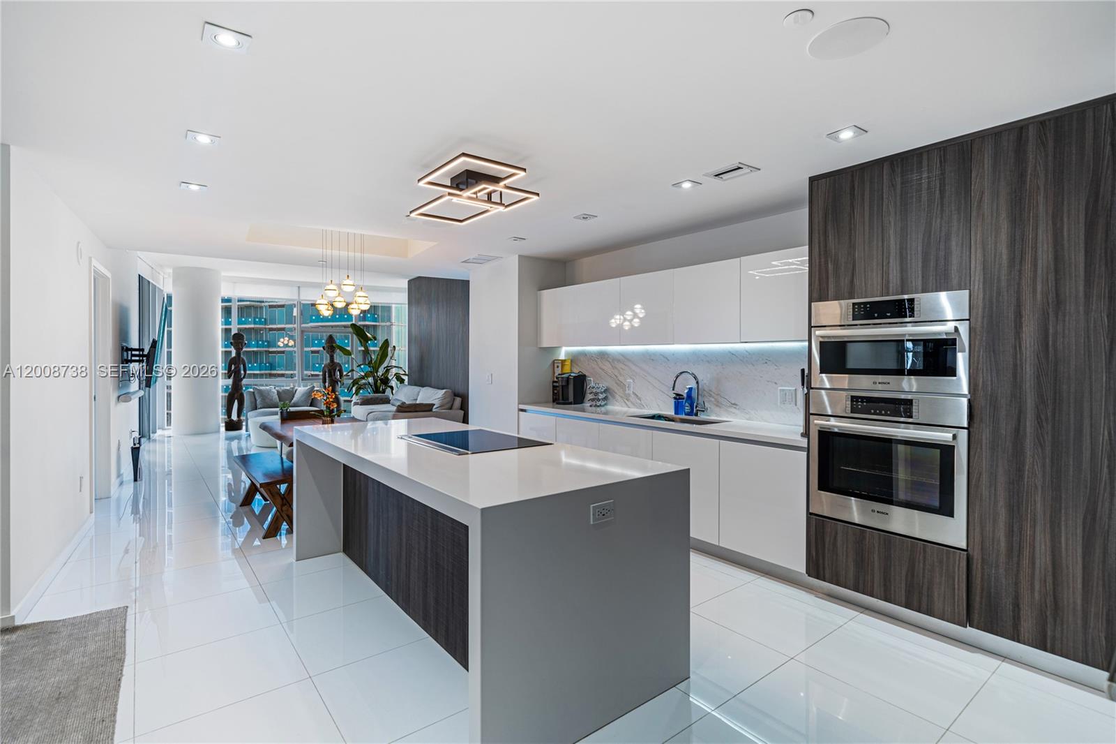 851 NE 1st Ave #1412 Miami, FL 33132