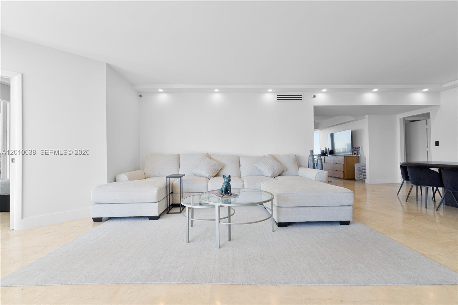 7000 Island Blvd #1402 Aventura, FL 33160
