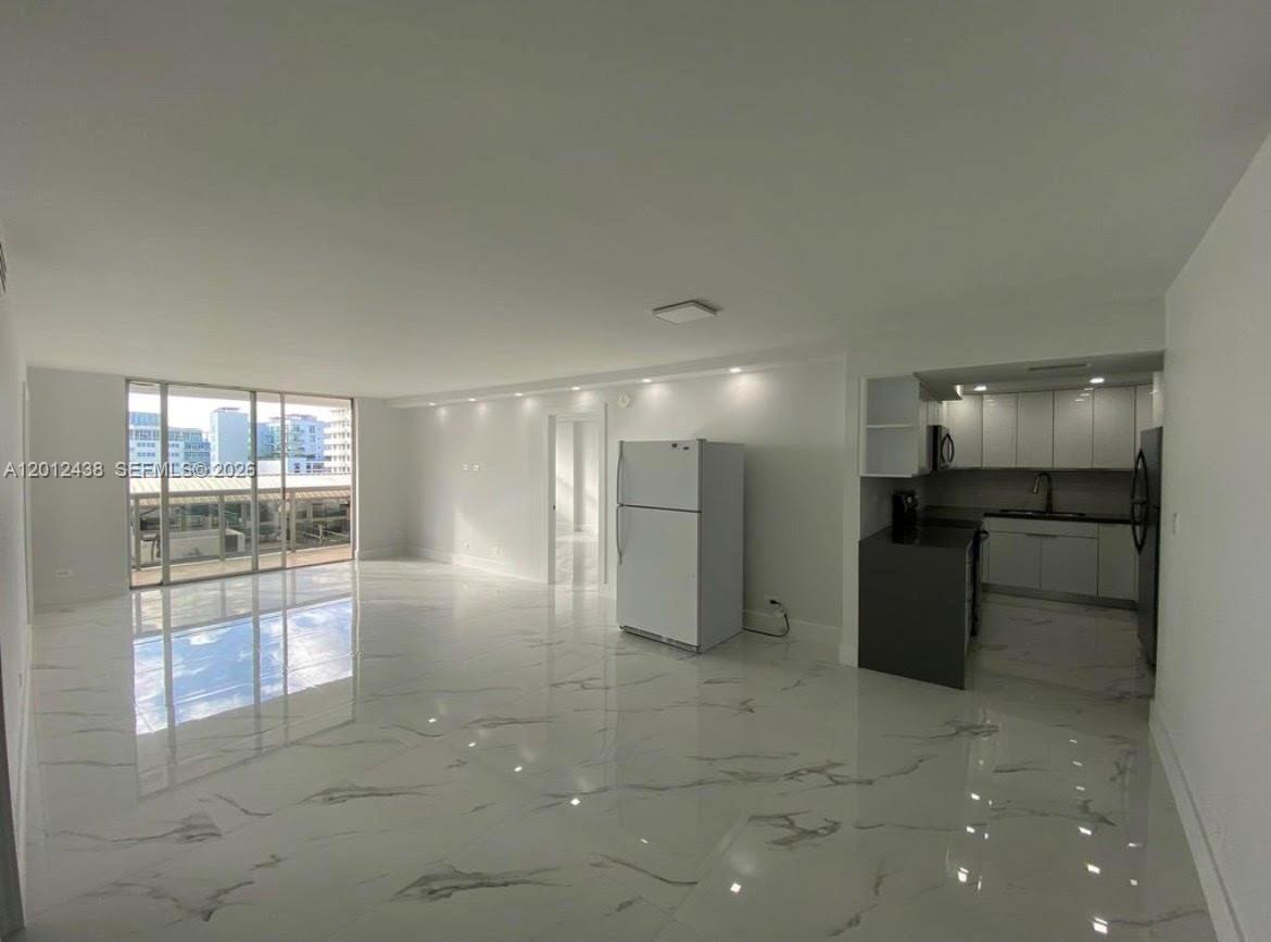 6039 Collins Ave #1033