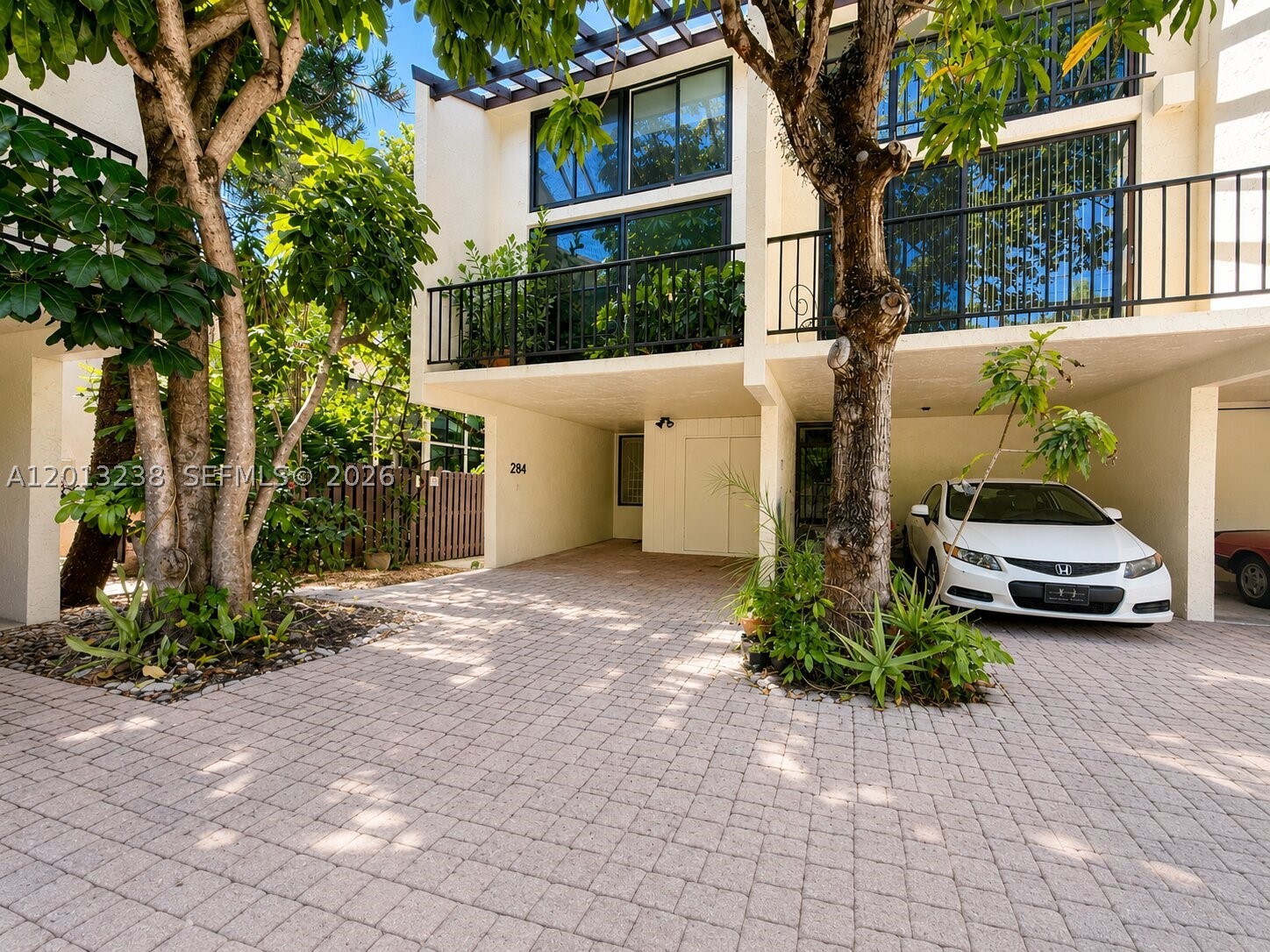 2984 Mary St Miami, FL 33133