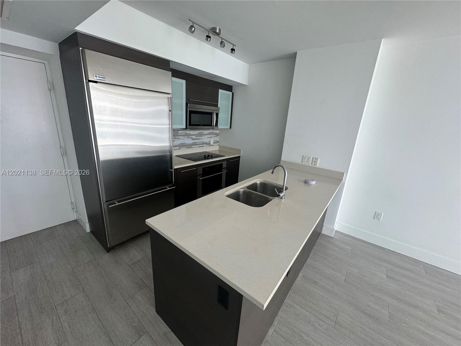 image 500 Brickell East5