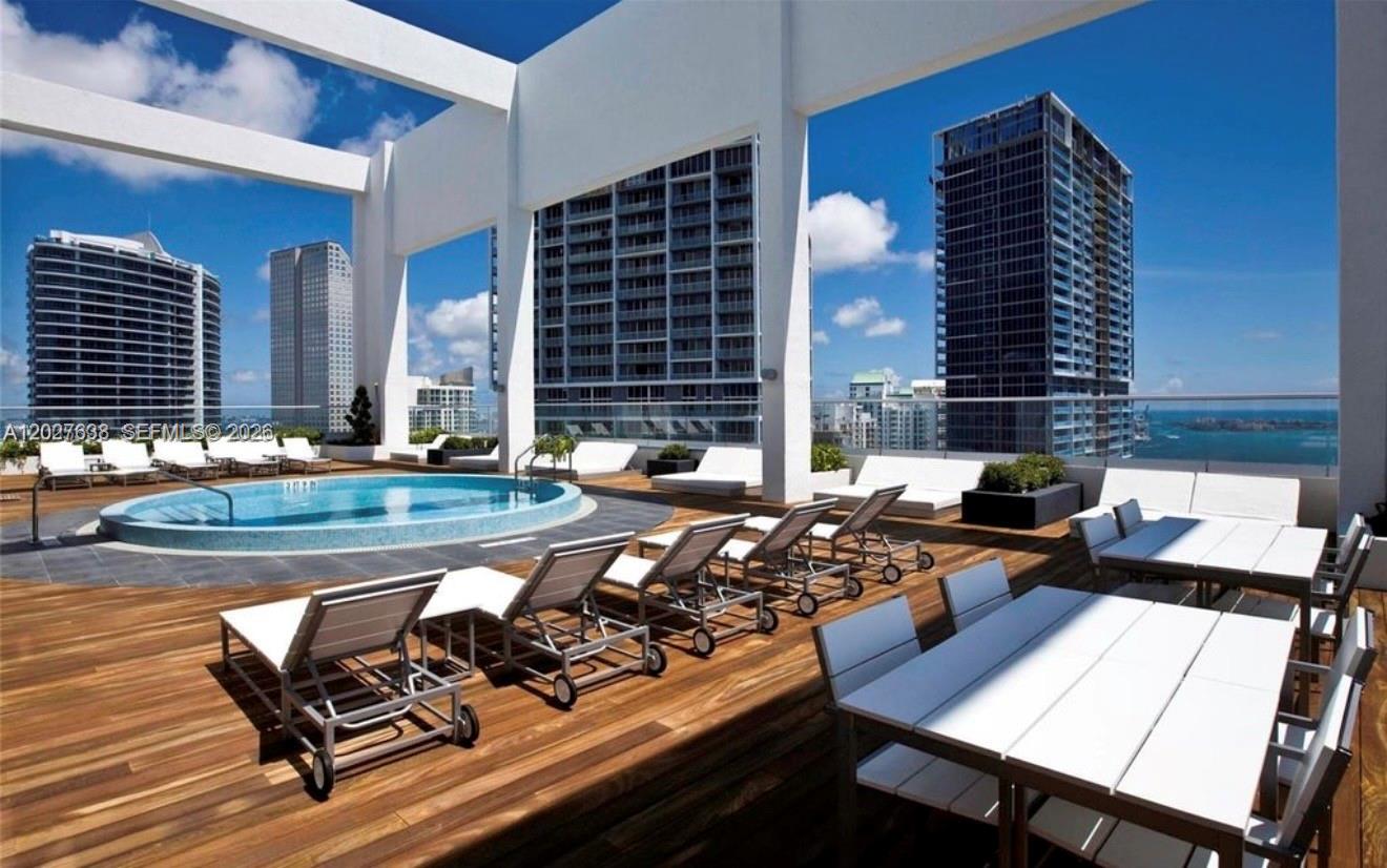 500 Brickell Ave #3910 Miami, FL 33131