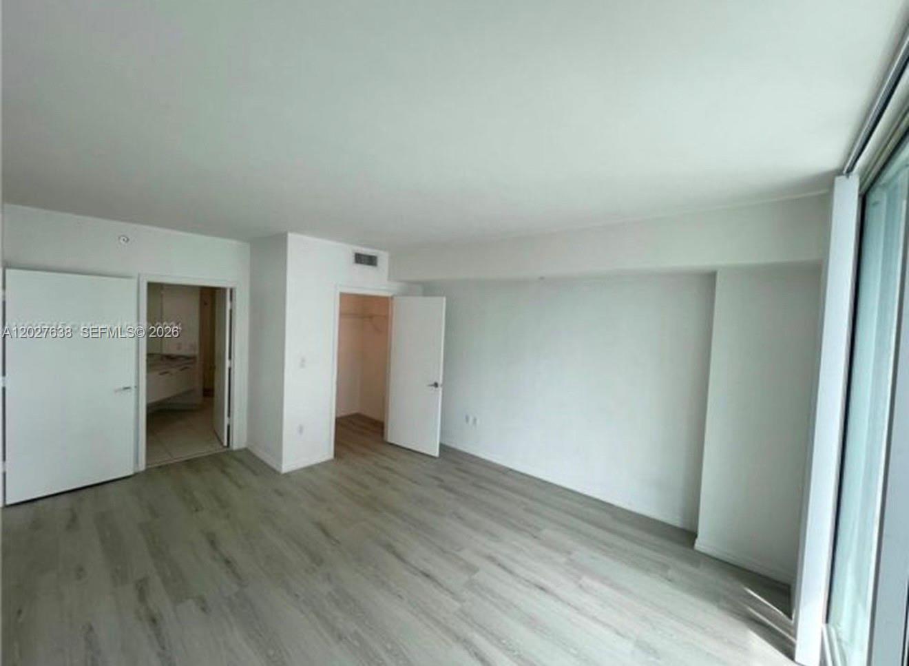 500 Brickell Ave #3910 Miami, FL 33131
