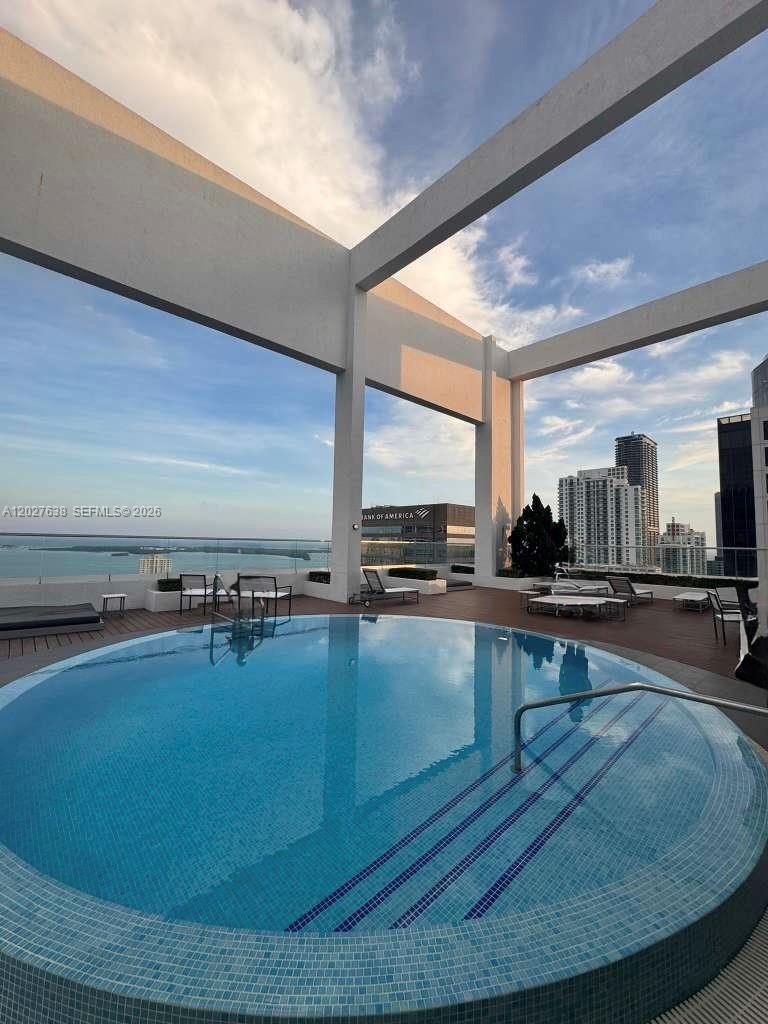 500 Brickell Ave #3910 Miami, FL 33131