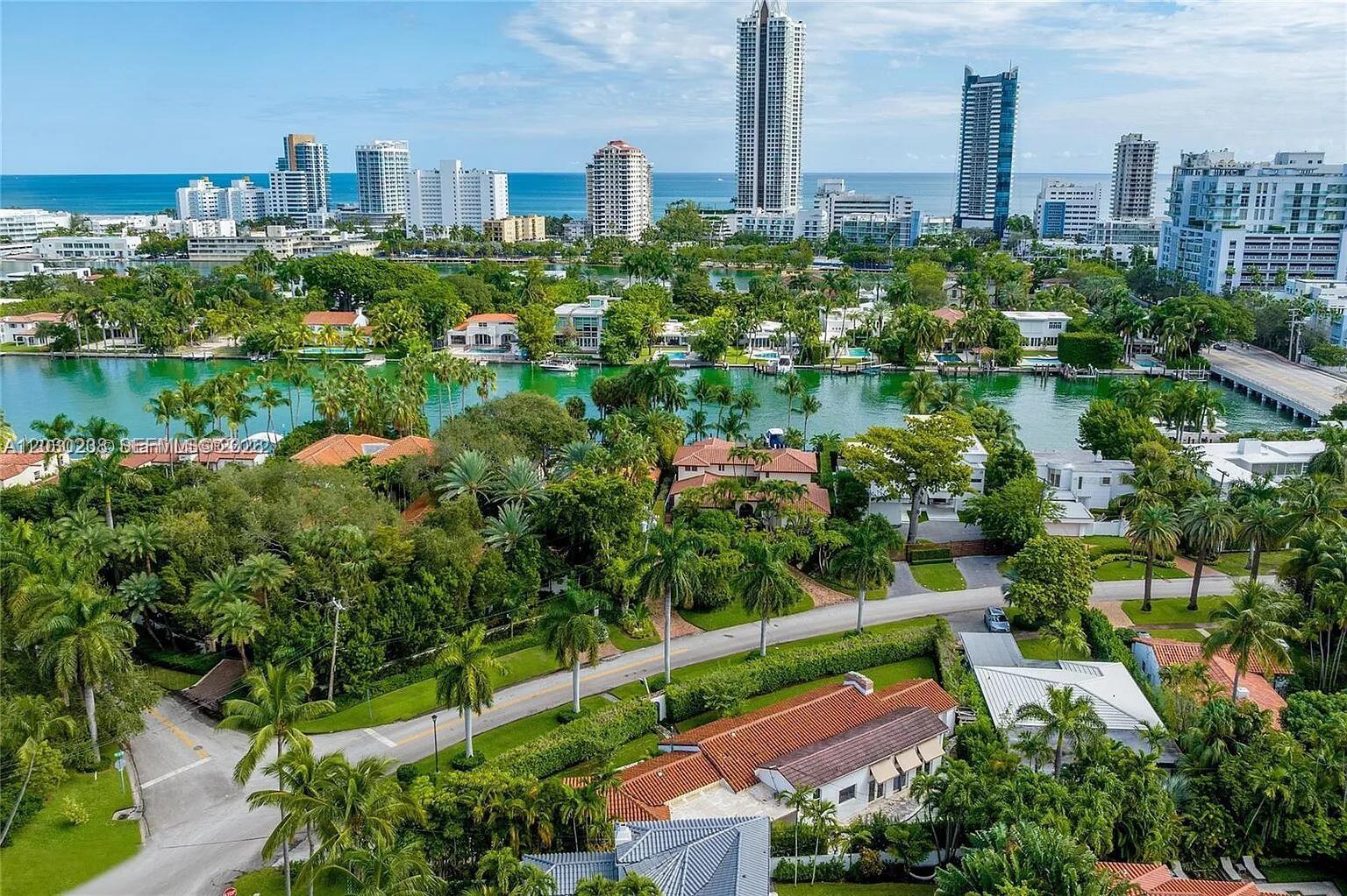 6350 Pinetree Dr Miami Beach, FL 33141
