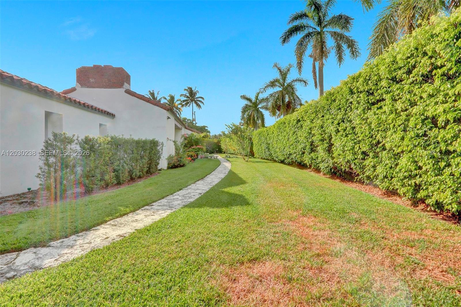6350 Pinetree Dr Miami Beach, FL 33141
