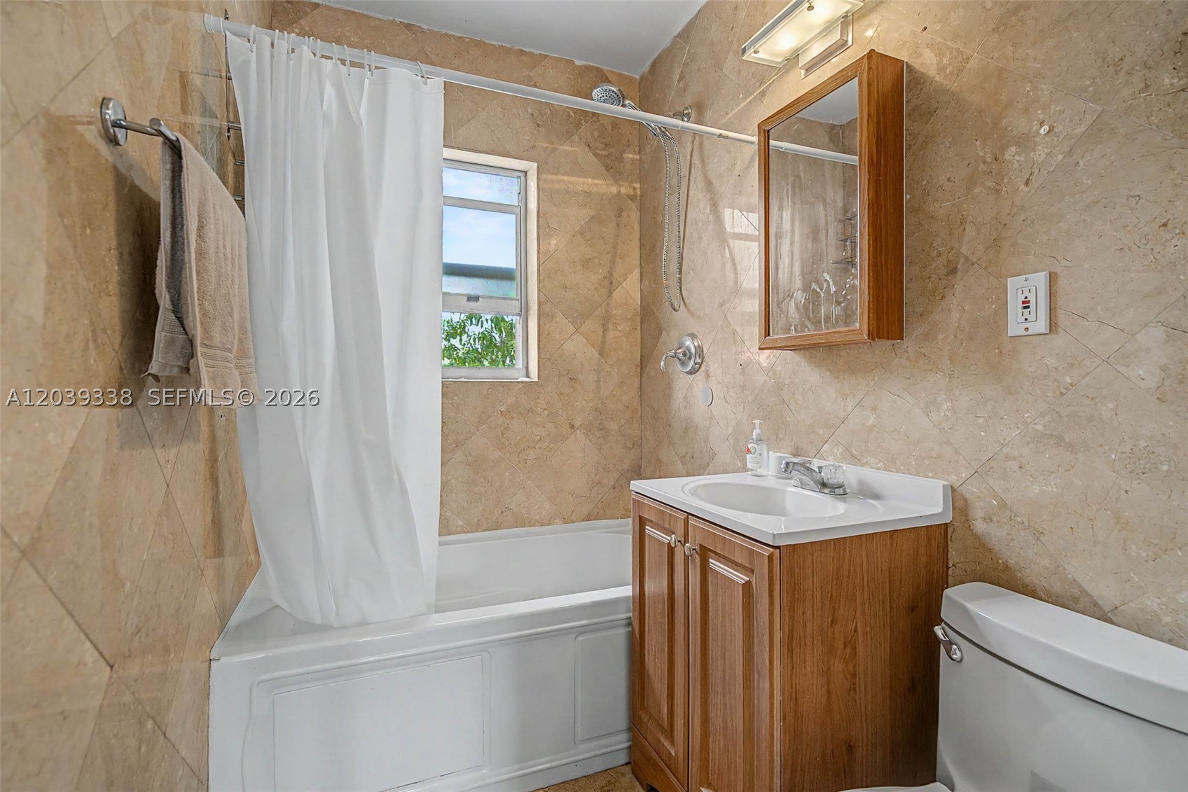 702 Boabadilla Coral Gables, FL 33134
