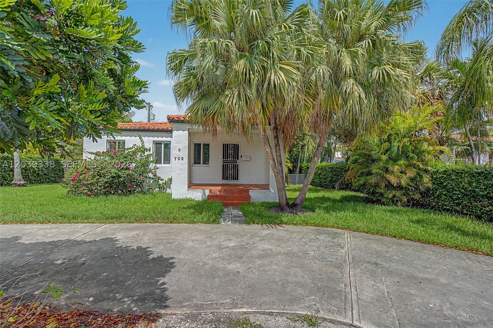 702 Boabadilla Coral Gables, FL 33134