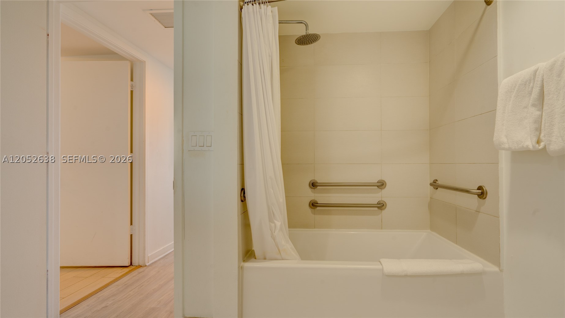 image Beachwalk Condominium16