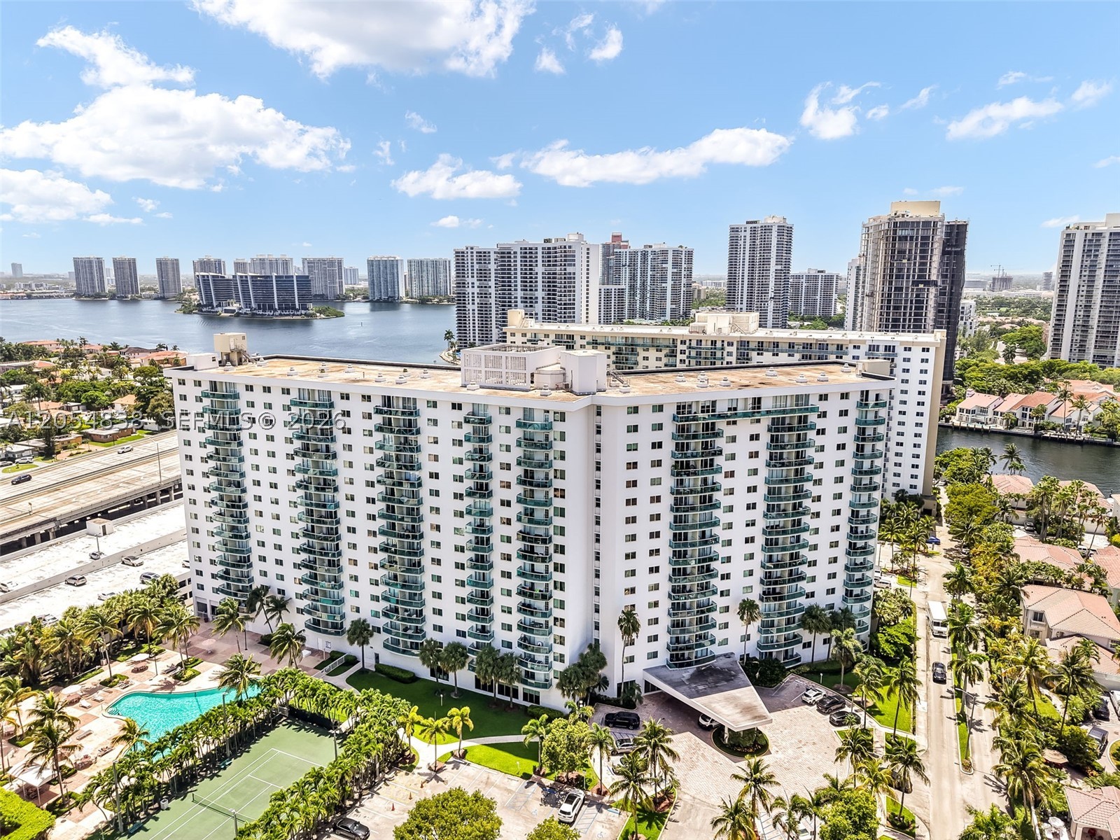 19380 Collins Ave #1423