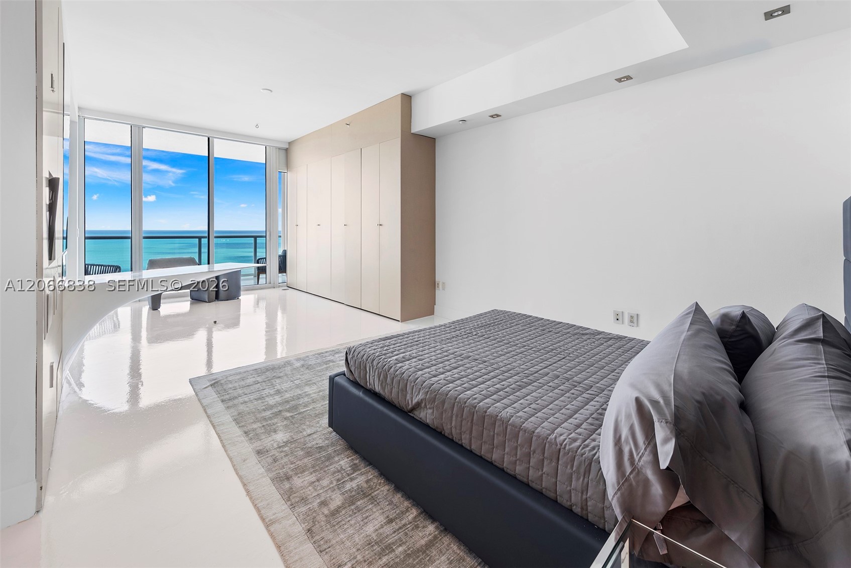 100 S Pointe Dr #2306 Miami Beach, FL 33139