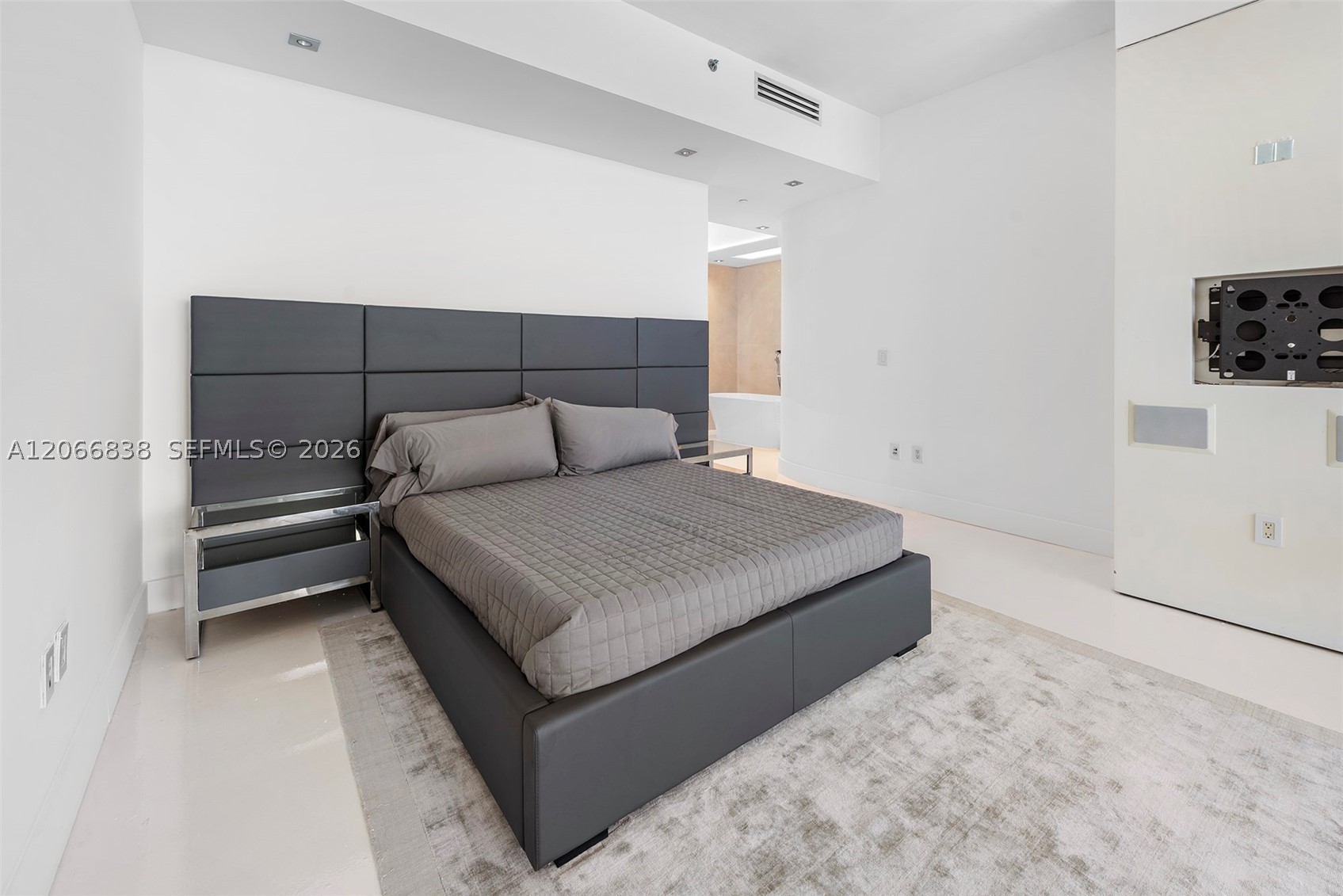 100 S Pointe Dr #2306 Miami Beach, FL 33139