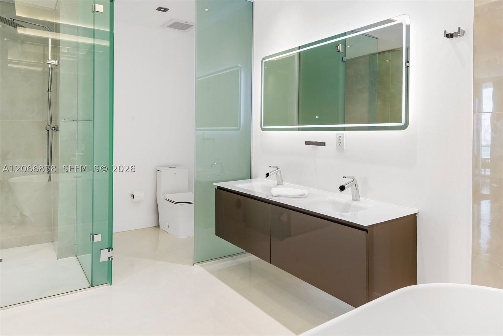 100 S Pointe Dr #2306 Miami Beach, FL 33139