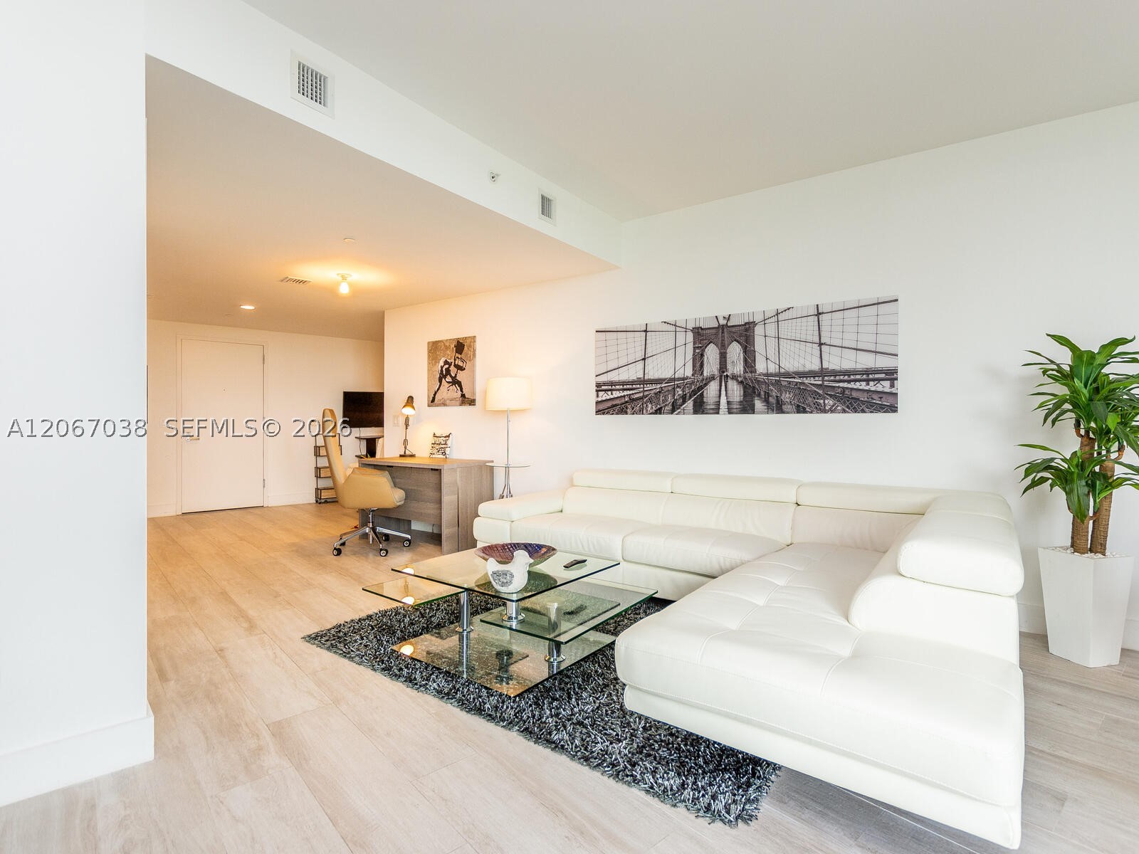 121 NE 34th St #1014
