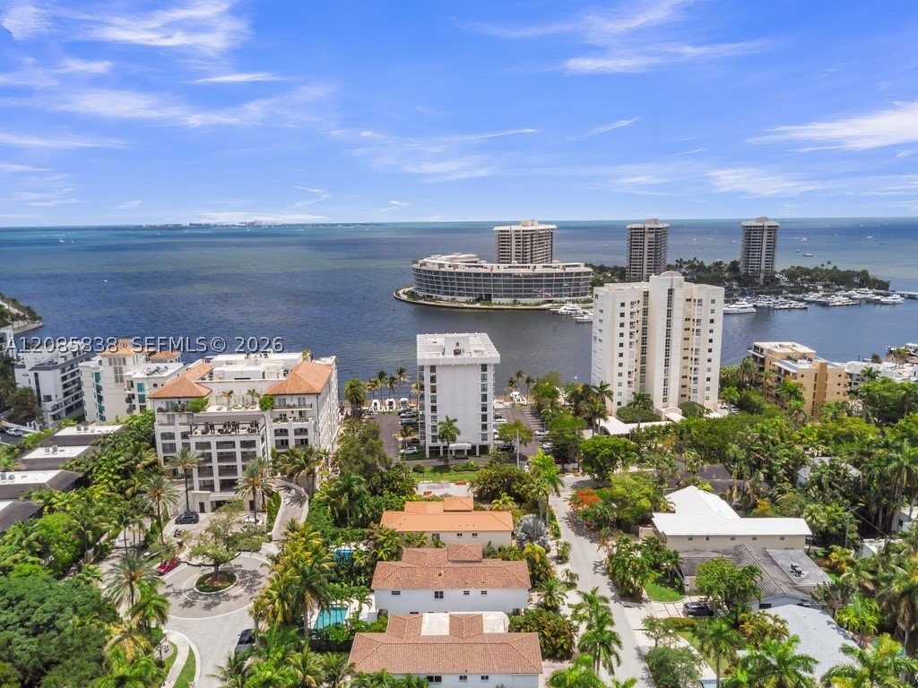 1600 S Bayshore Ln #4C