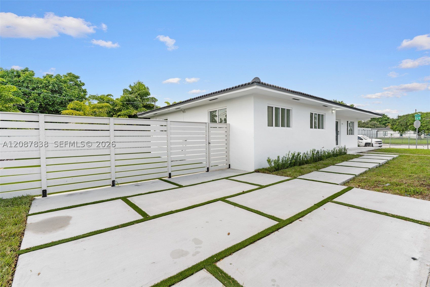 3900 SW 67th Ave