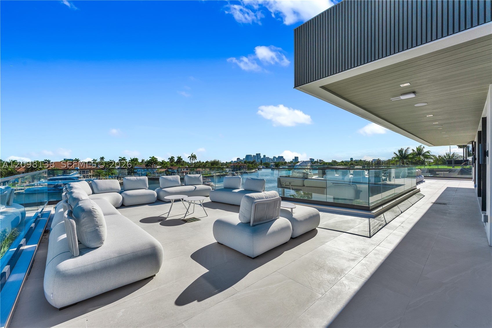725 Middle Riv Dr Fort Lauderdale, FL 33304