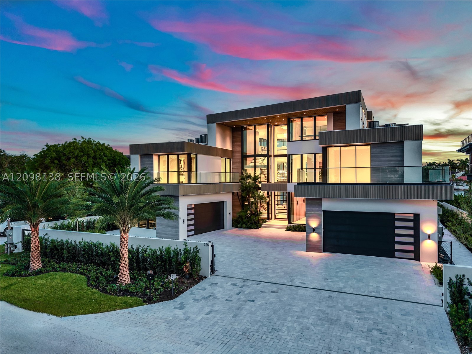 725 Middle Riv Dr Fort Lauderdale, FL 33304