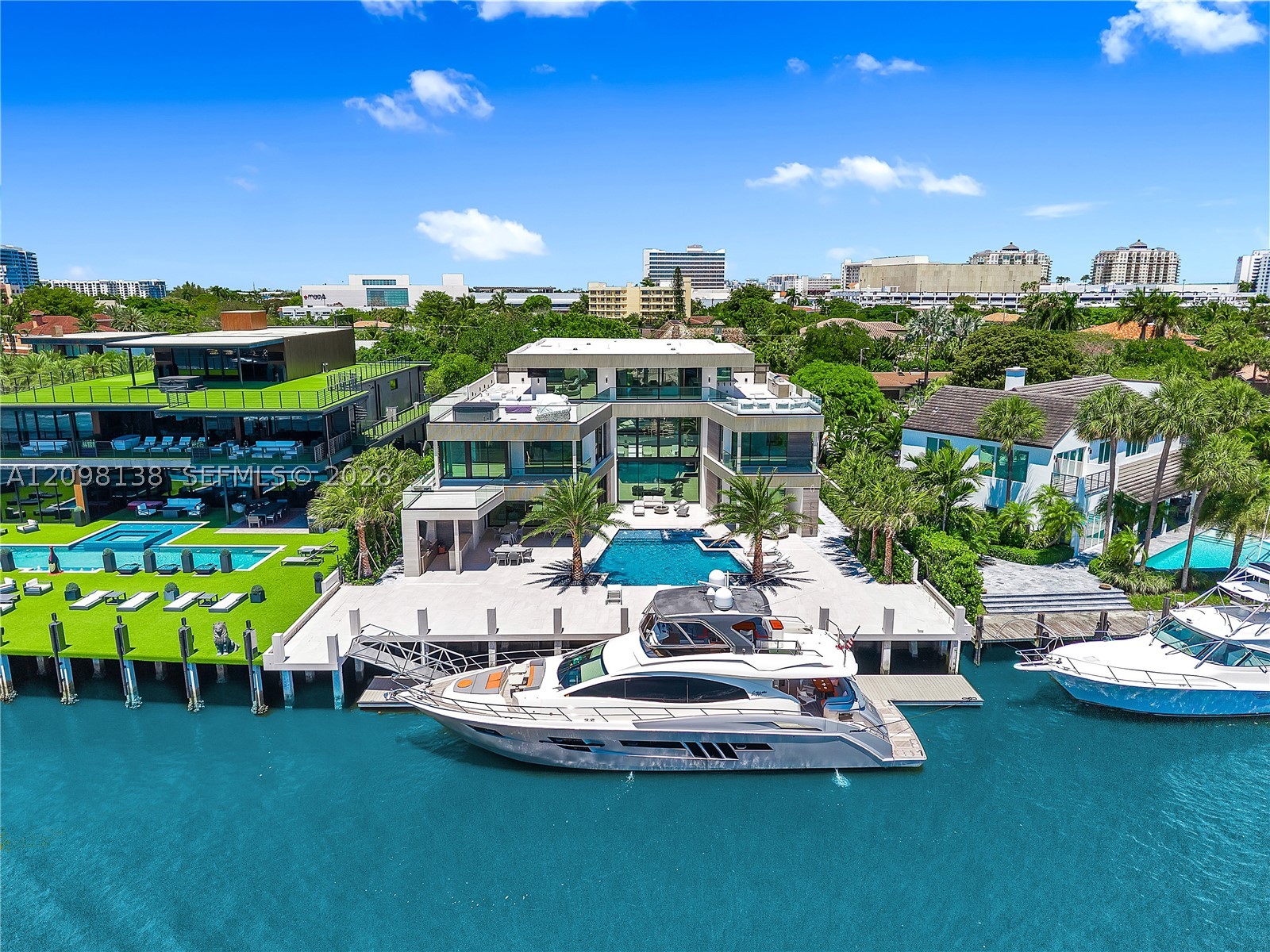 725 Middle Riv Dr Fort Lauderdale, FL 33304
