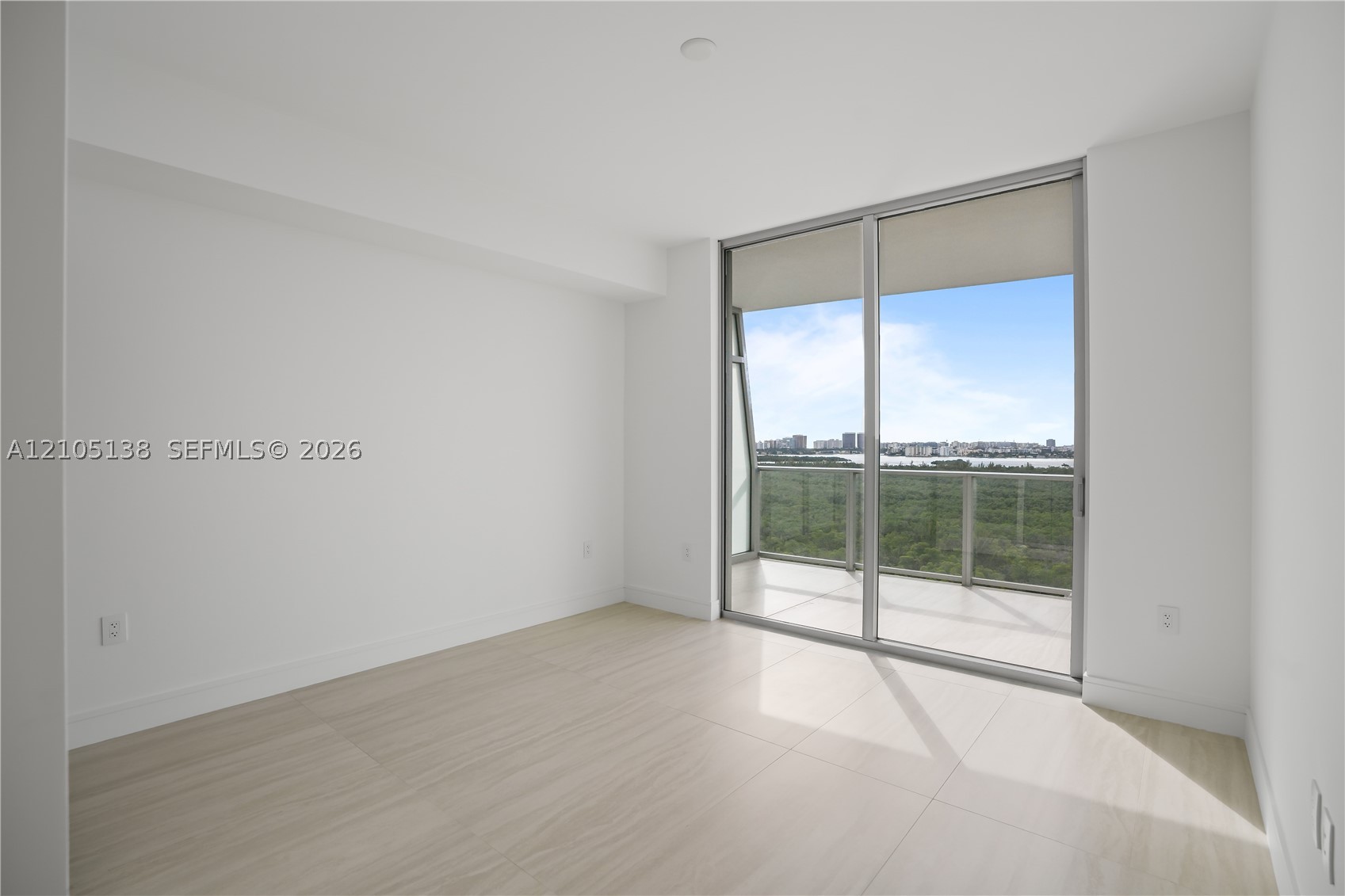 2411 Laguna Cir #1505 North Miami, FL 33181