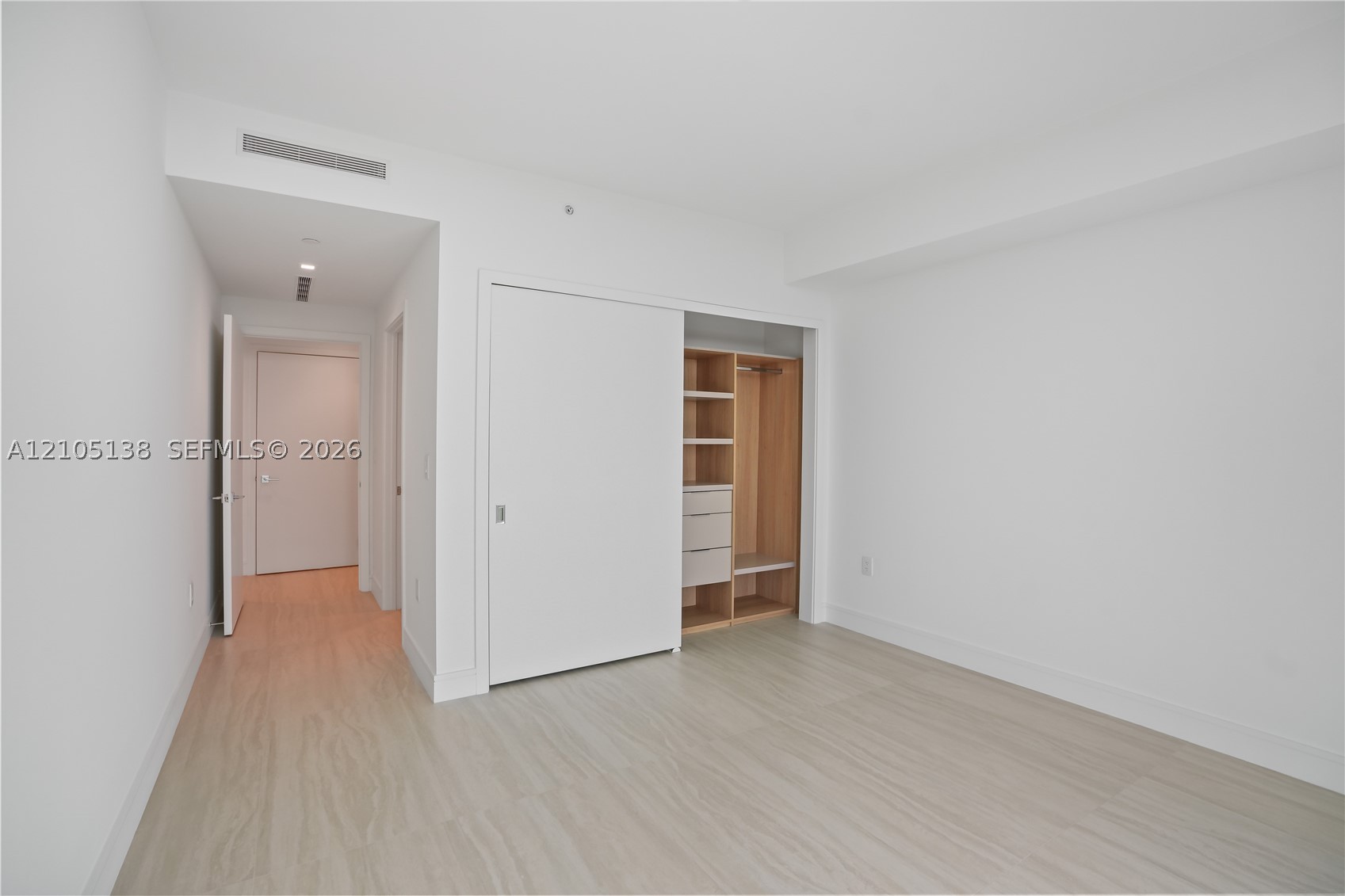 2411 Laguna Cir #1505 North Miami, FL 33181