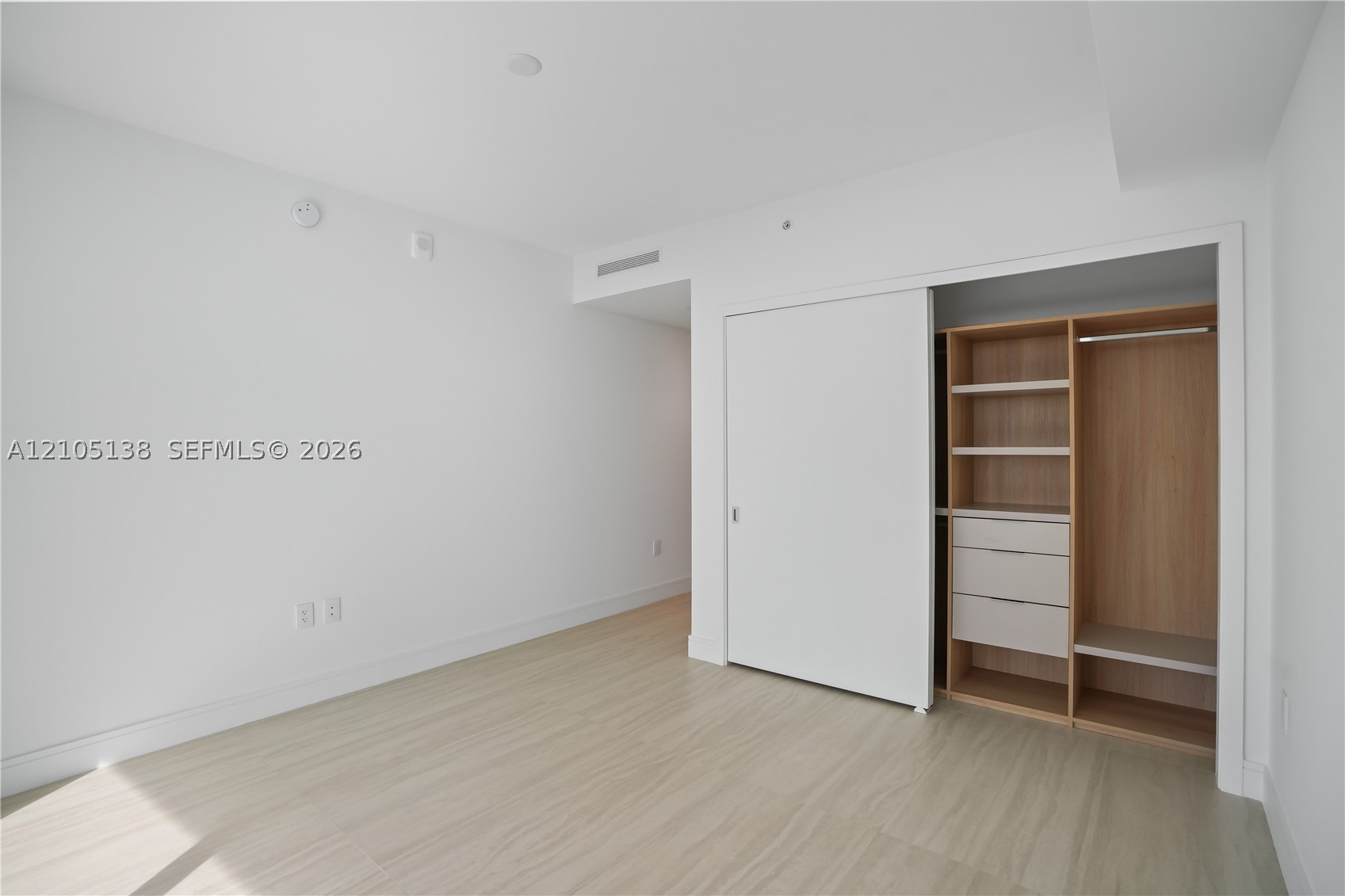 2411 Laguna Cir #1505 North Miami, FL 33181