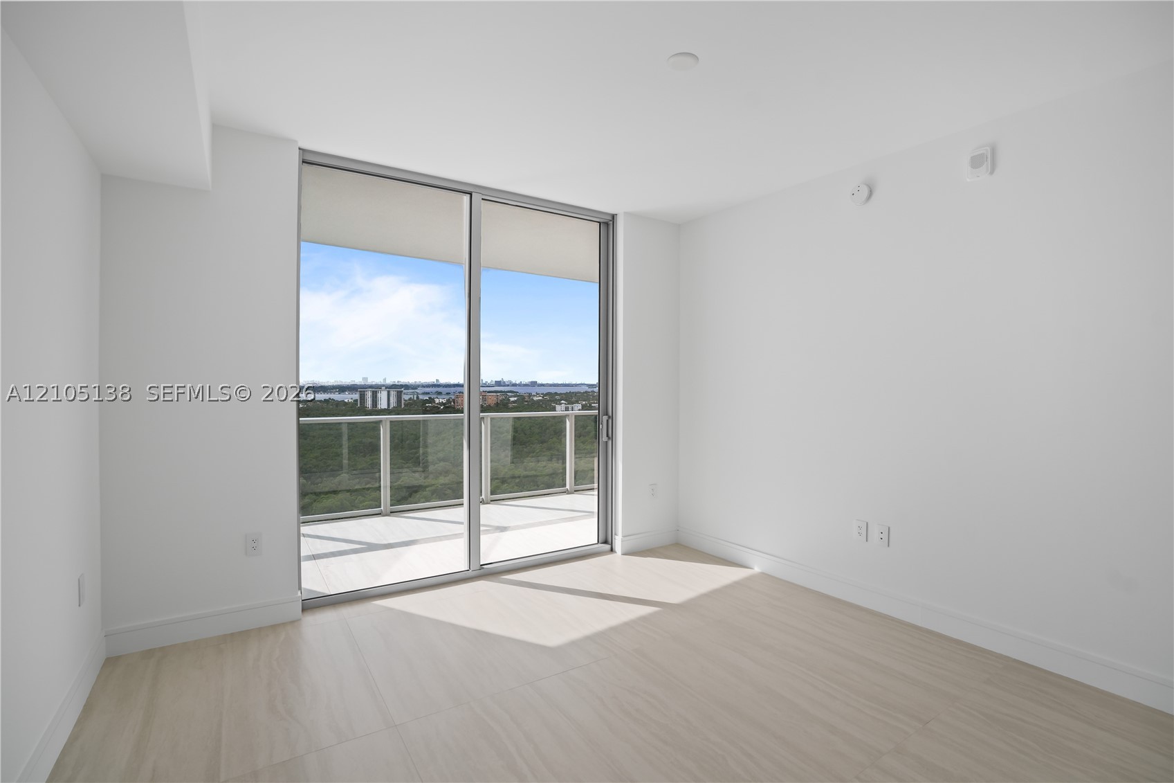 2411 Laguna Cir #1505 North Miami, FL 33181