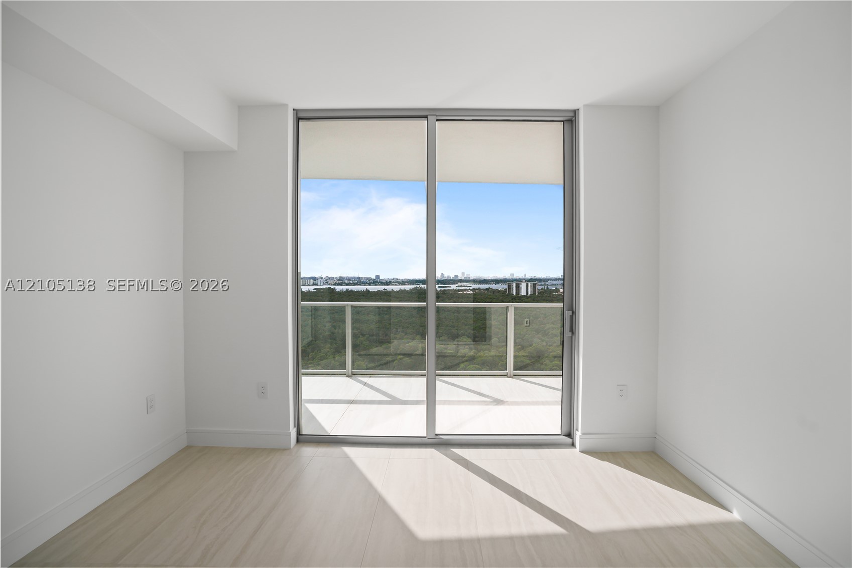 2411 Laguna Cir #1505 North Miami, FL 33181