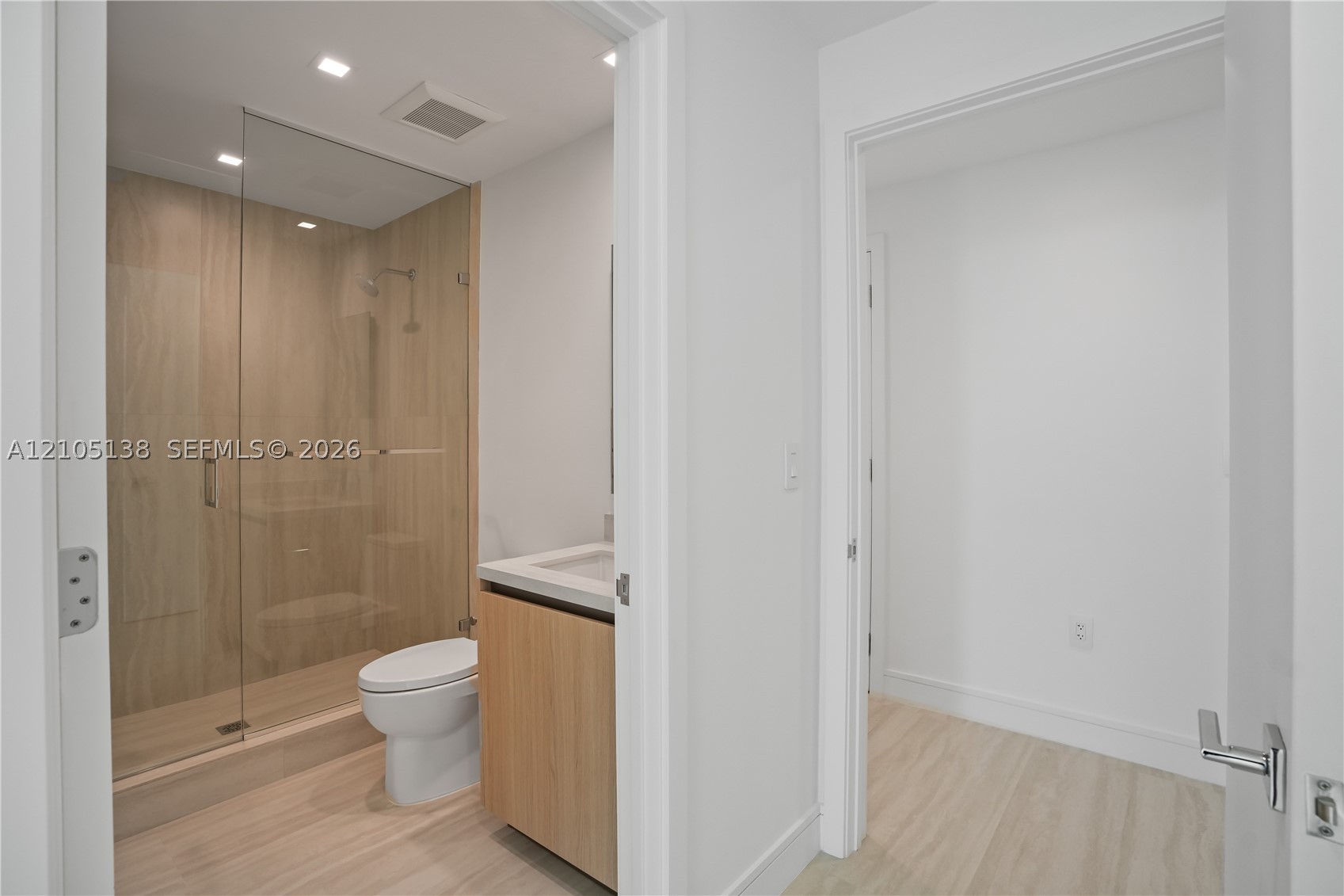 2411 Laguna Cir #1505 North Miami, FL 33181