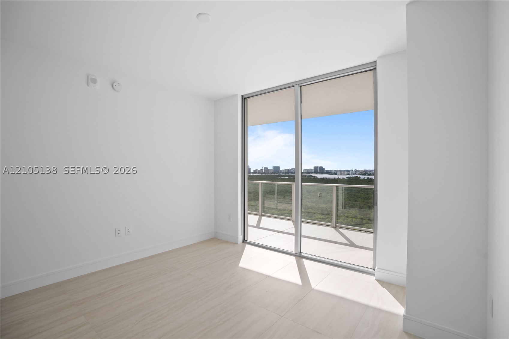 2411 Laguna Cir #1505 North Miami, FL 33181