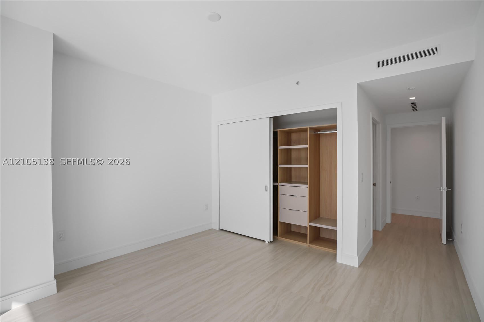 2411 Laguna Cir #1505 North Miami, FL 33181