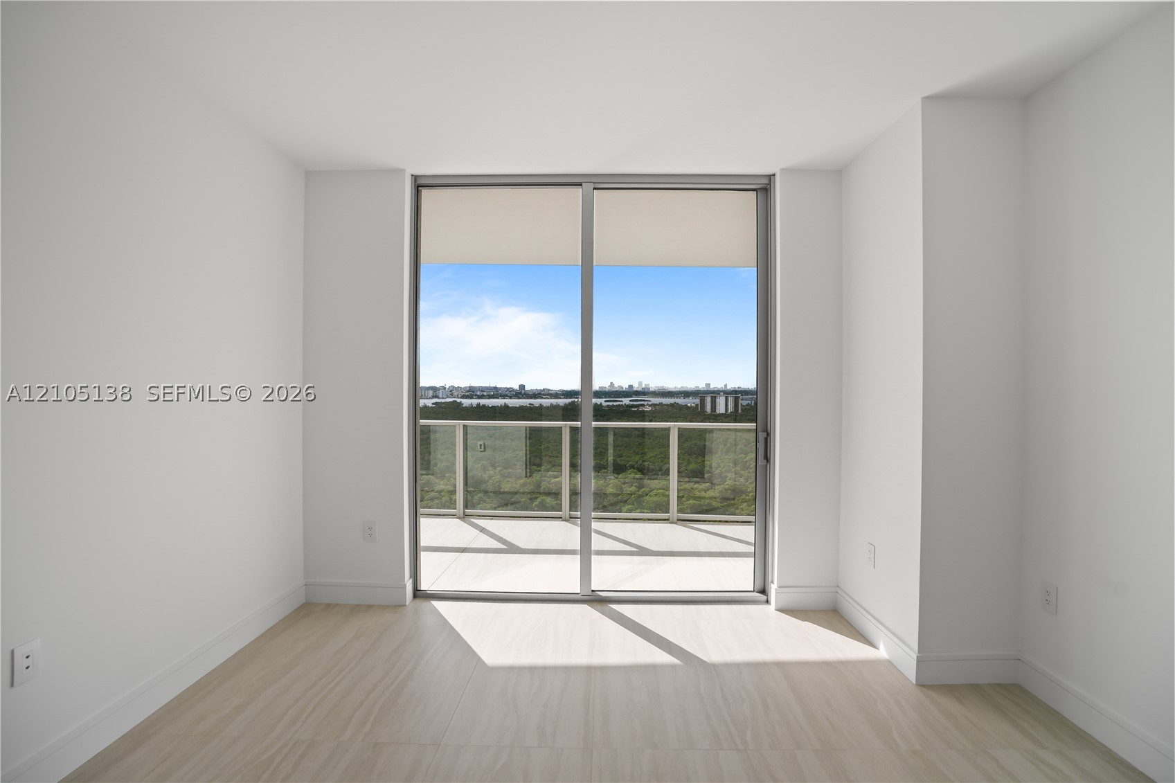 2411 Laguna Cir #1505 North Miami, FL 33181