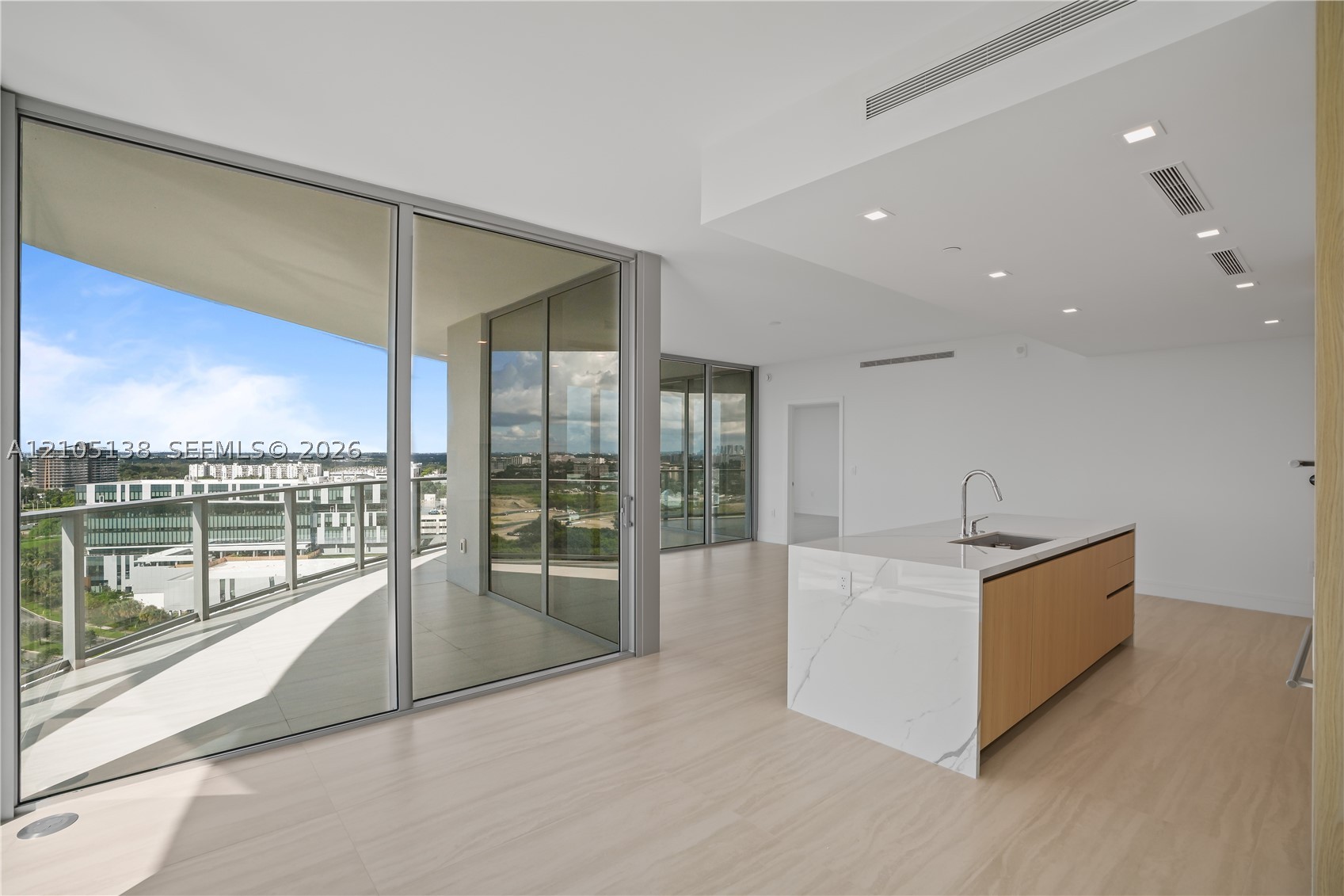 2411 Laguna Cir #1505 North Miami, FL 33181