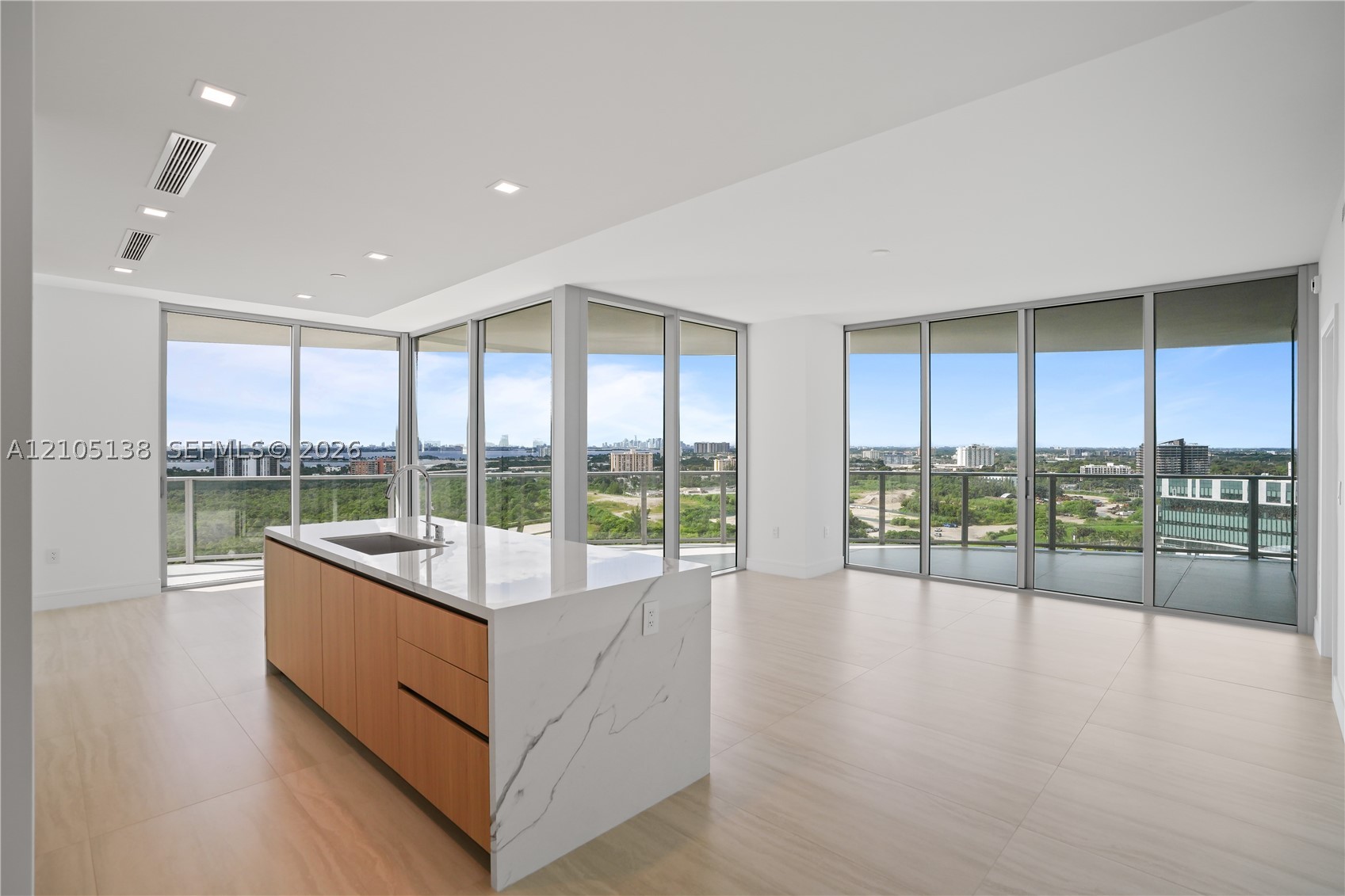 2411 Laguna Cir #1505 North Miami, FL 33181