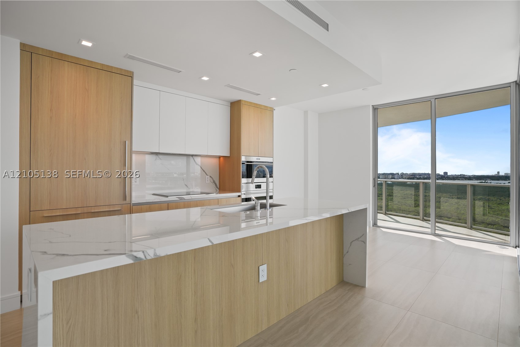 2411 Laguna Cir #1505 North Miami, FL 33181