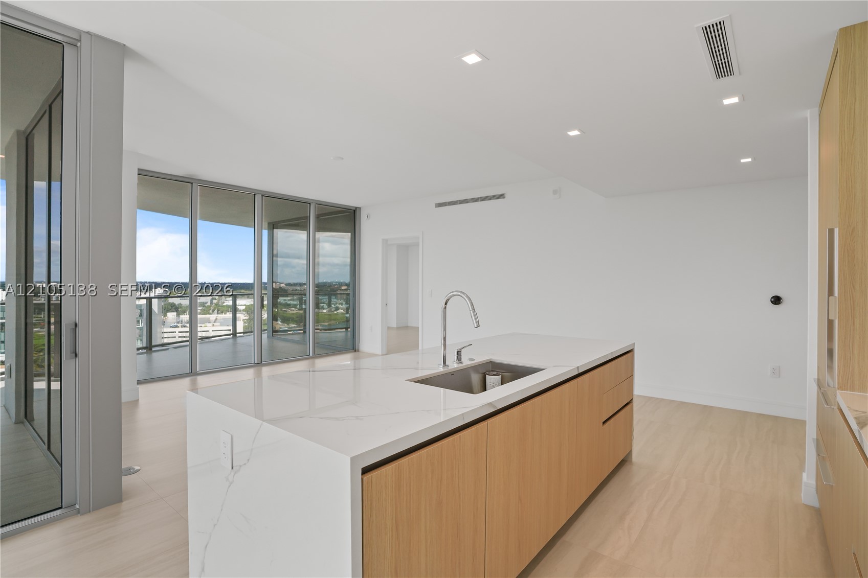 2411 Laguna Cir #1505 North Miami, FL 33181