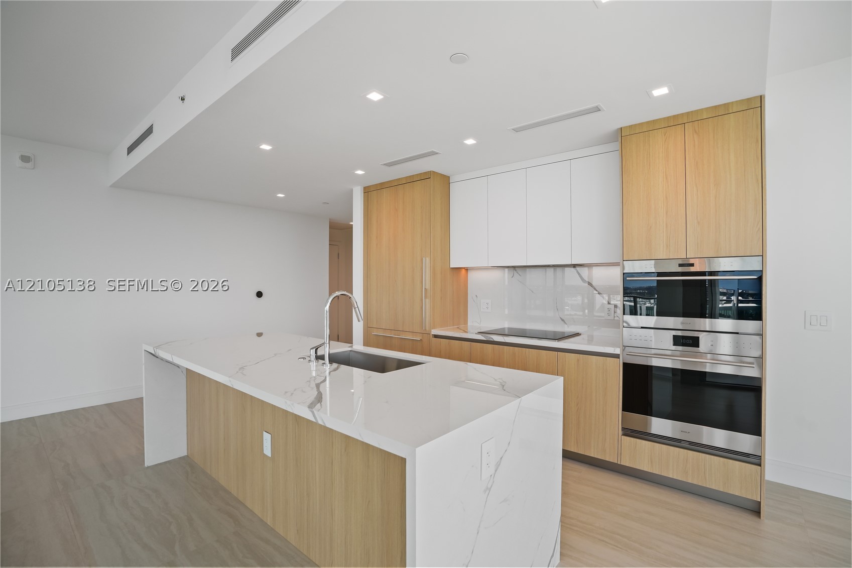 2411 Laguna Cir #1505 North Miami, FL 33181