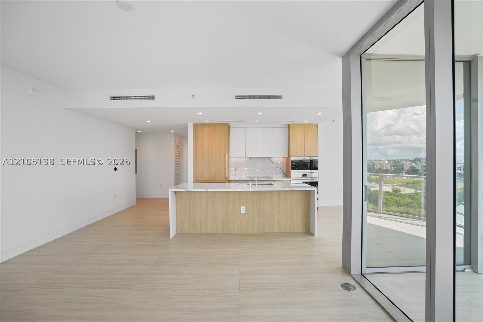 2411 Laguna Cir #1505 North Miami, FL 33181