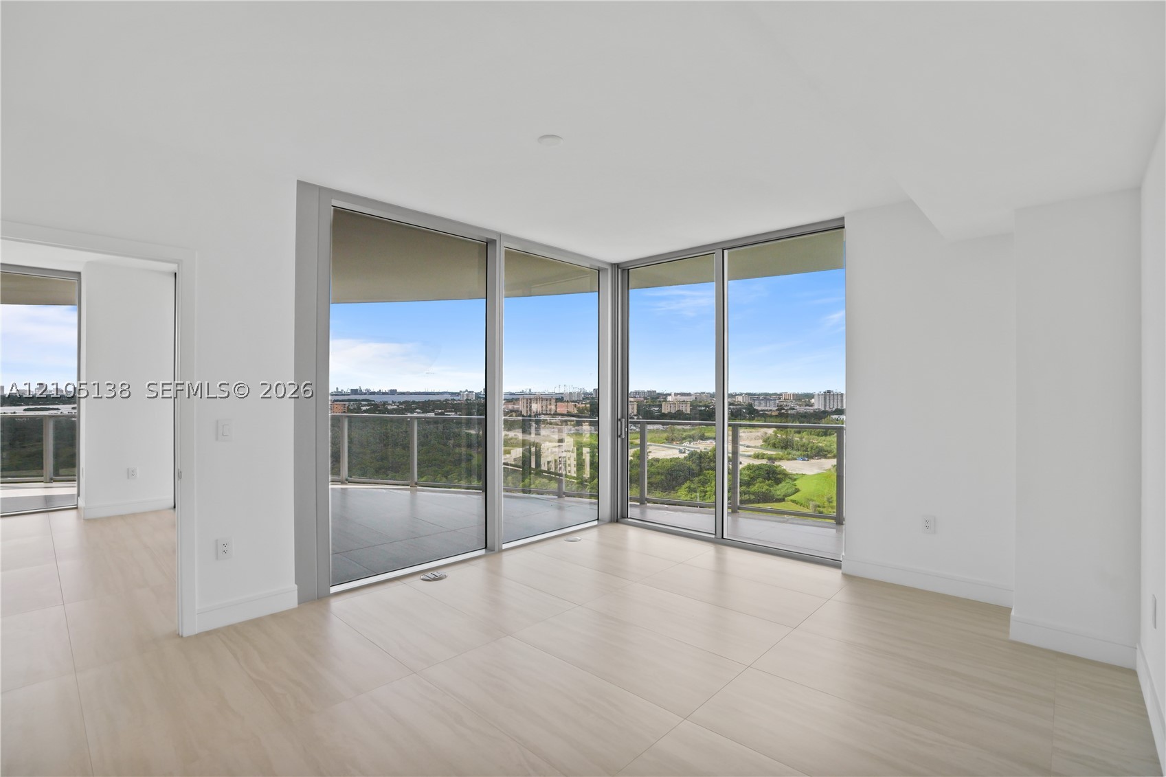 2411 Laguna Cir #1505 North Miami, FL 33181
