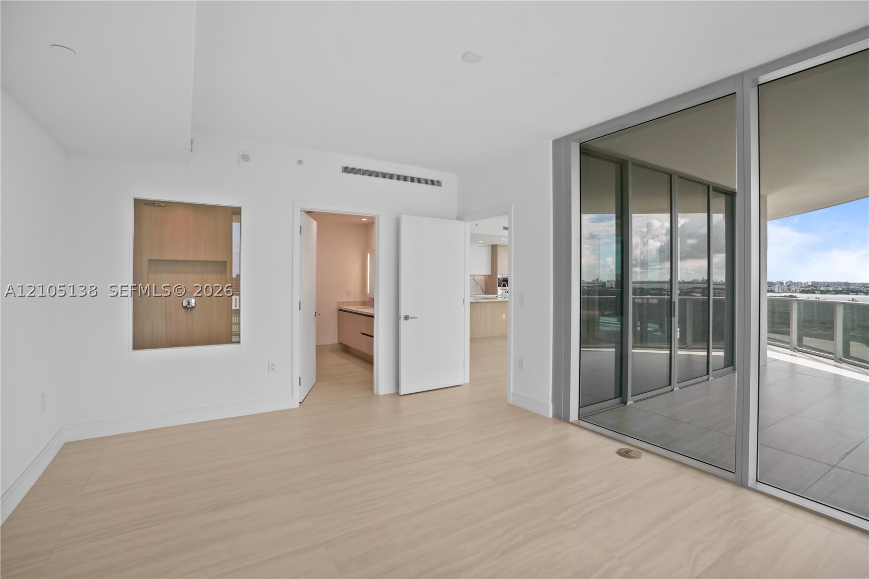 2411 Laguna Cir #1505 North Miami, FL 33181