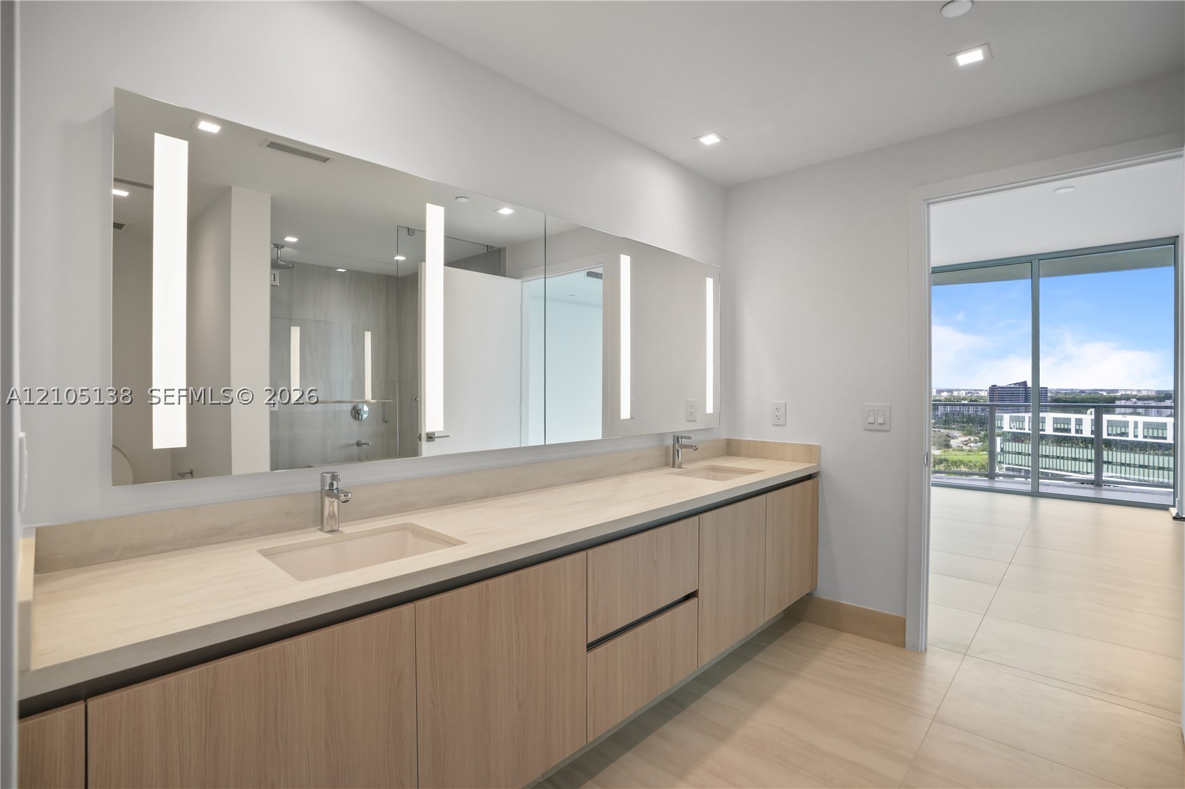 2411 Laguna Cir #1505 North Miami, FL 33181