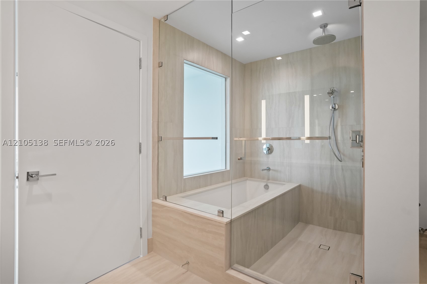 2411 Laguna Cir #1505 North Miami, FL 33181