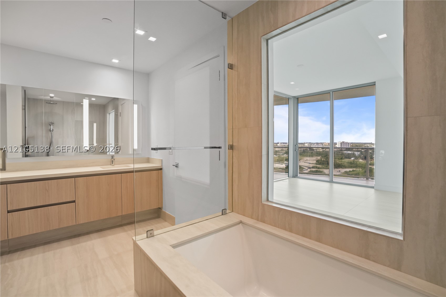 2411 Laguna Cir #1505 North Miami, FL 33181