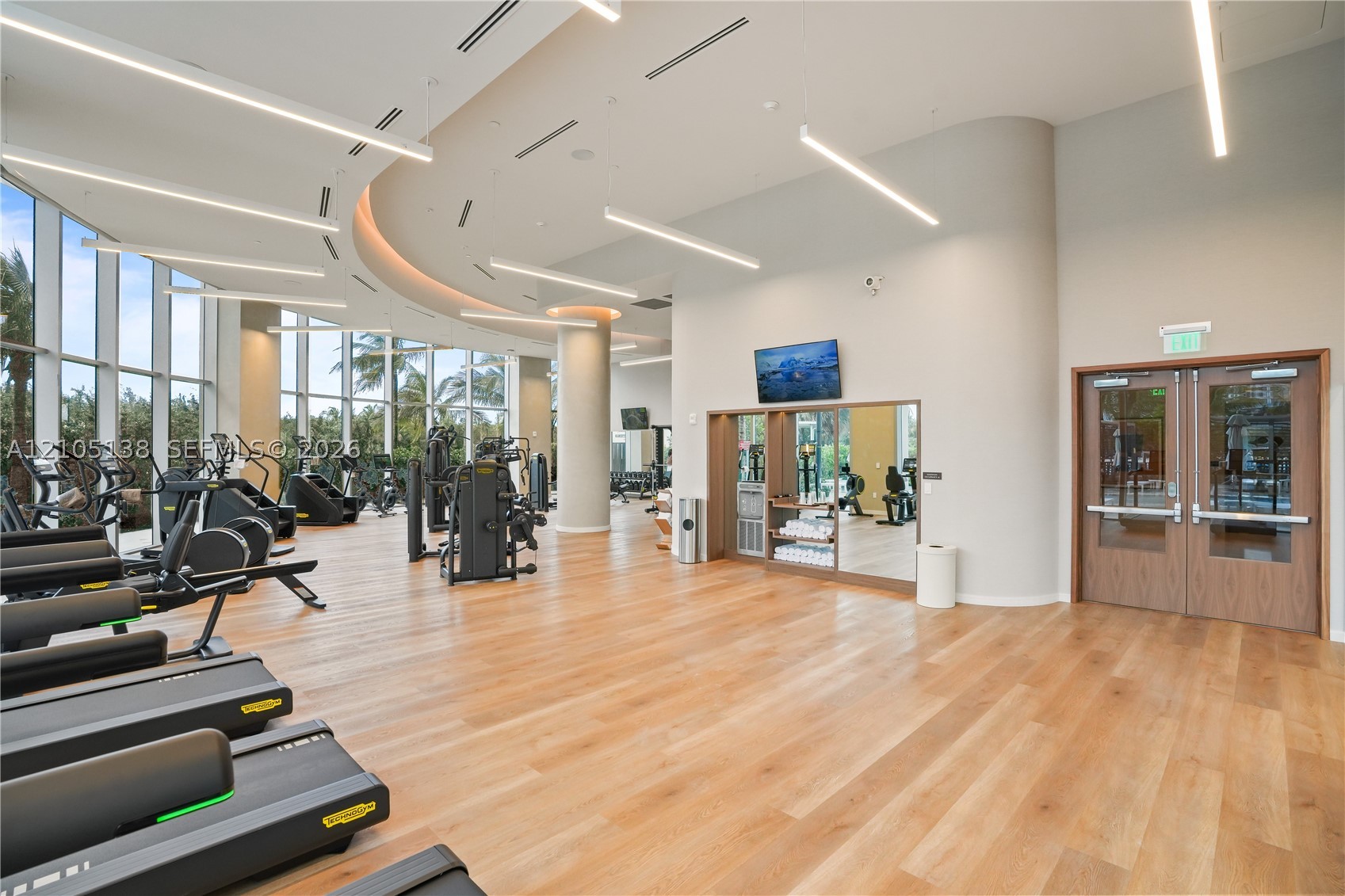 2411 Laguna Cir #1505 North Miami, FL 33181