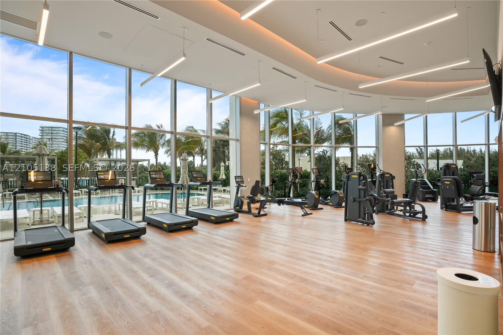 2411 Laguna Cir #1505 North Miami, FL 33181