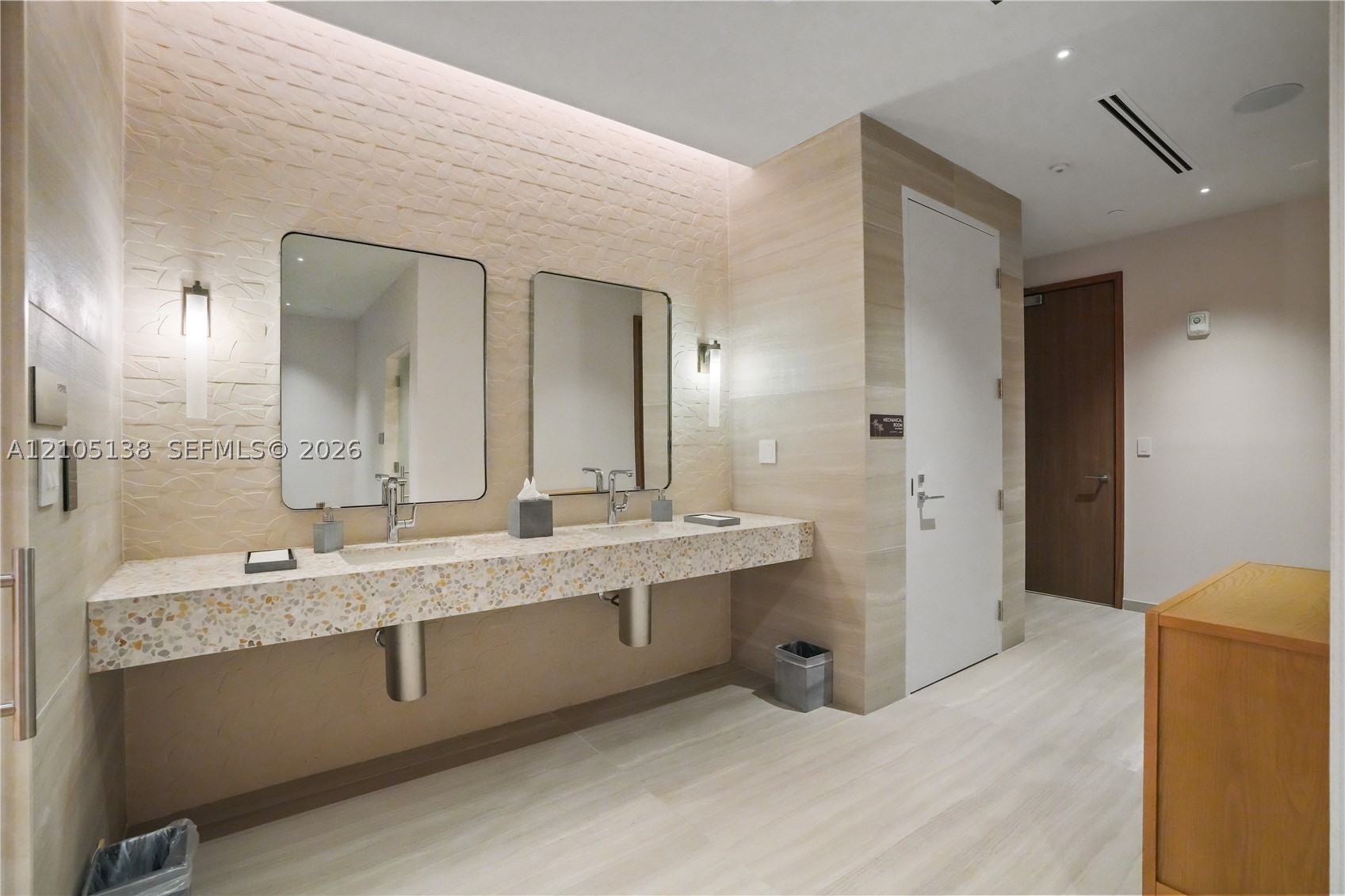 2411 Laguna Cir #1505 North Miami, FL 33181