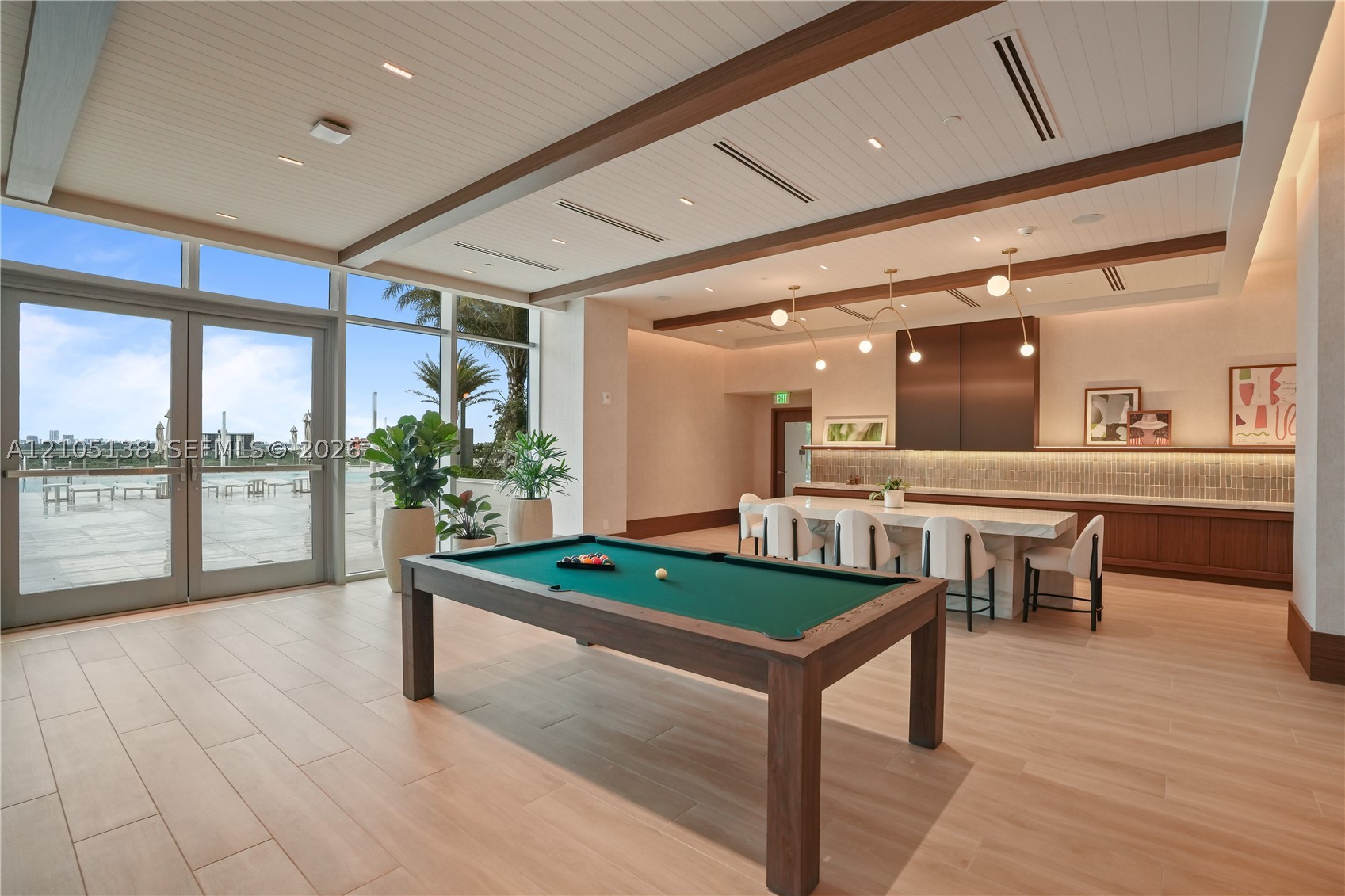 2411 Laguna Cir #1505 North Miami, FL 33181