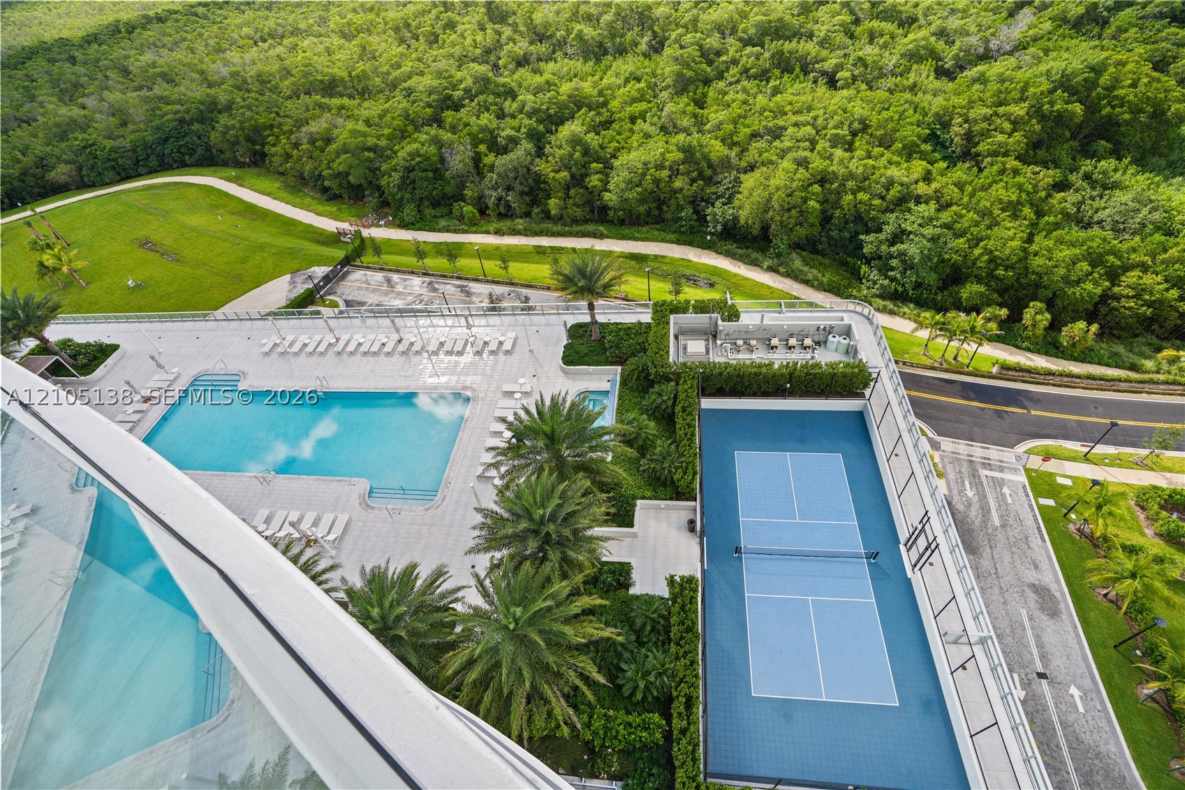 2411 Laguna Cir #1505 North Miami, FL 33181