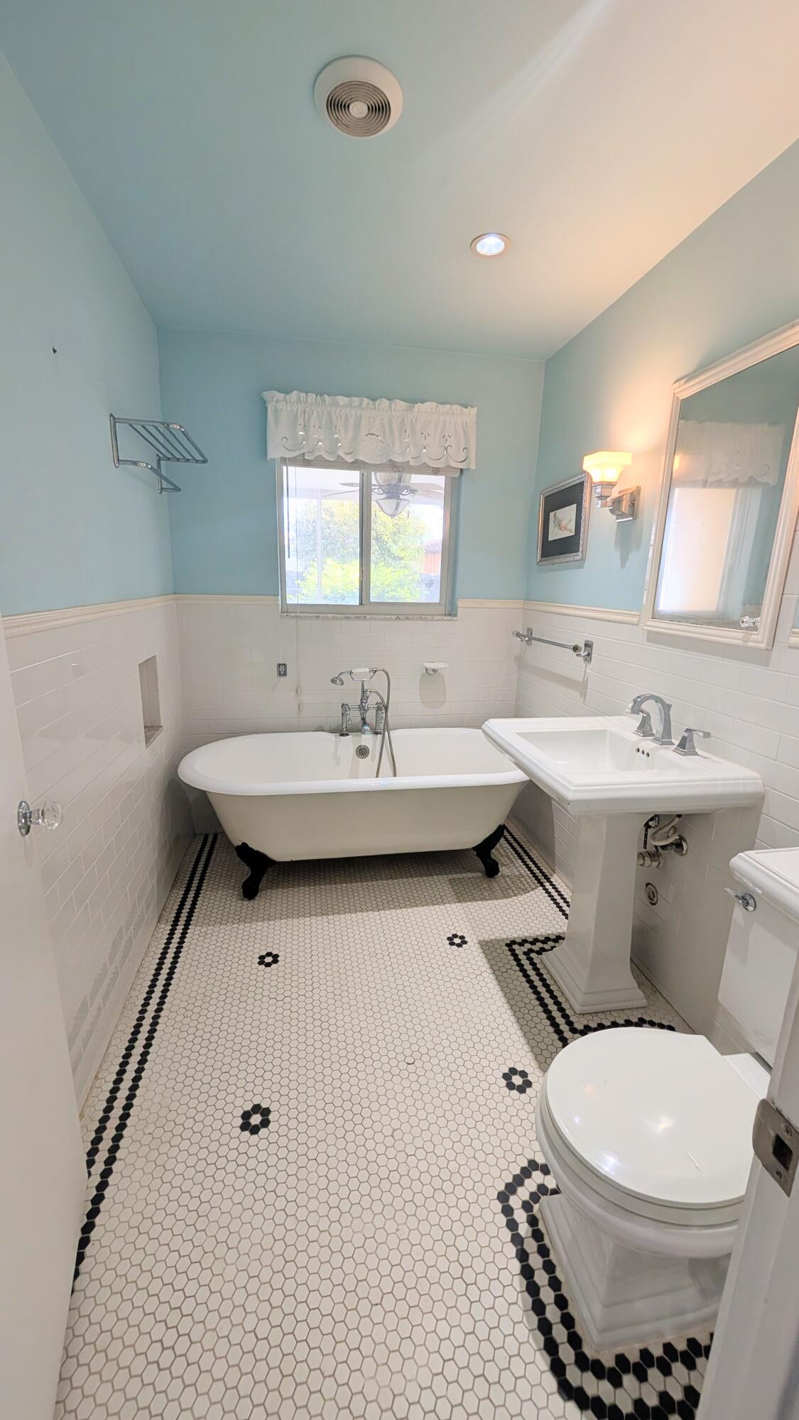 1626 Tyler Hollywood, FL 33020